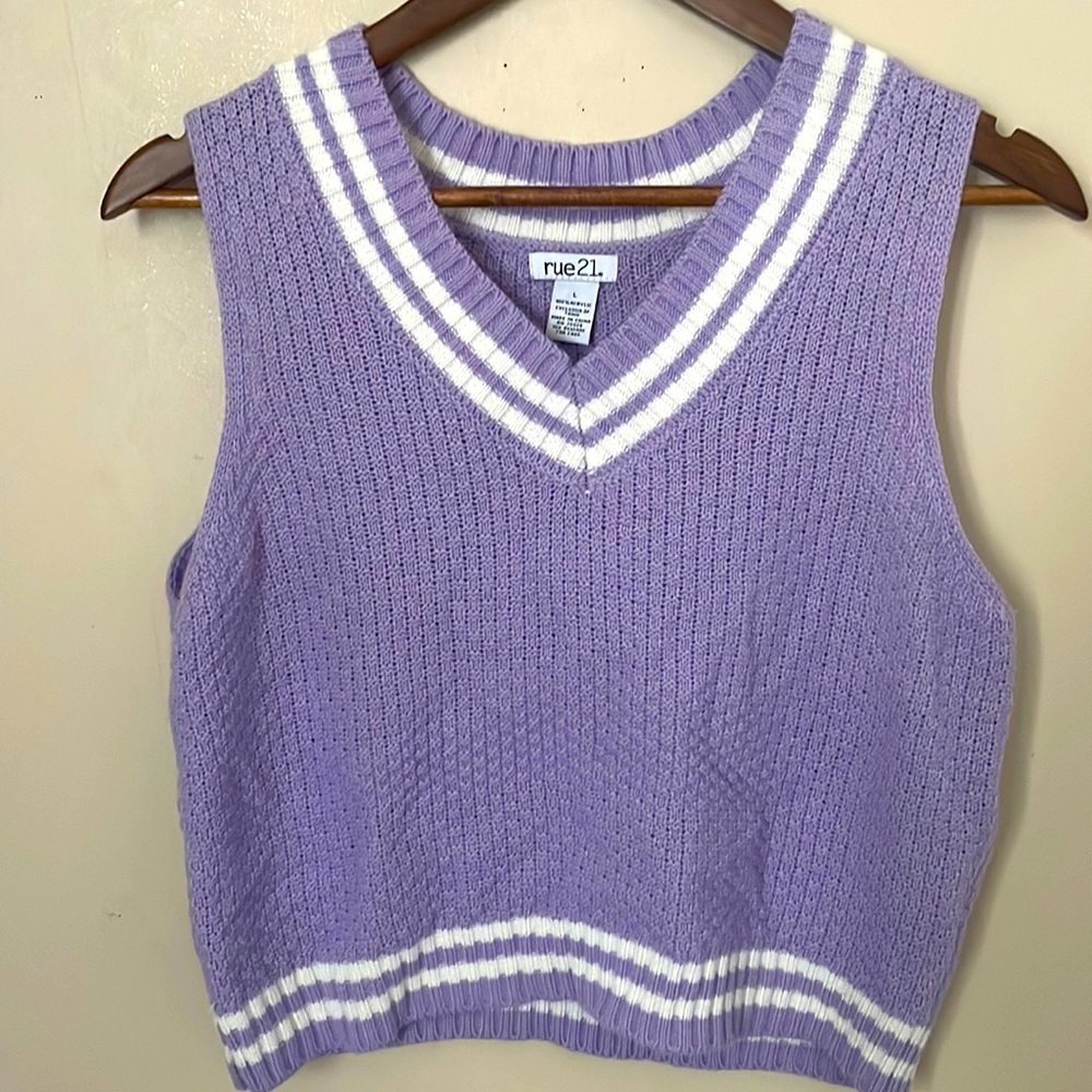 rue 21 sweater vest-size L